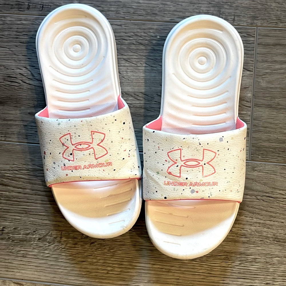 Under Armour Women's size 5 slides